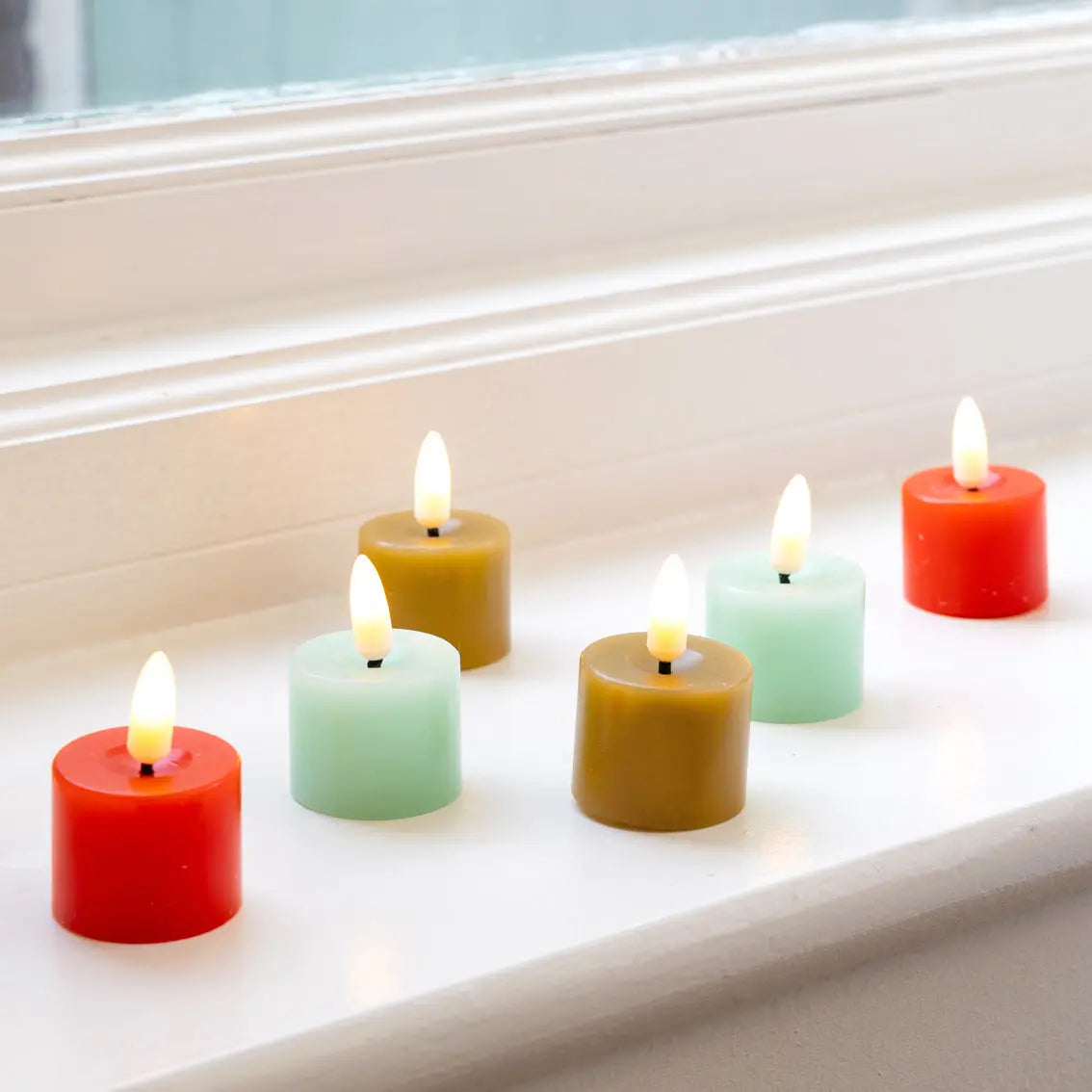 Λεπτομέρεια χρυσού LED tealight με ρεαλιστικό εφέ τρεμοπαιγματος - Phos & Gaia
