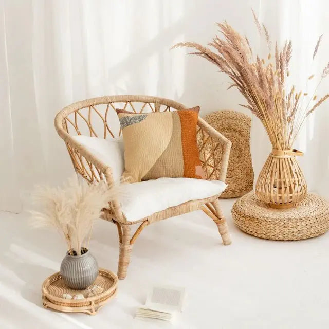 Μαξιλαροθήκη Terra σε rattan πολυθρόνα με ξύλινα και πλεκτά διακοσμητικά - Phos & Gaia