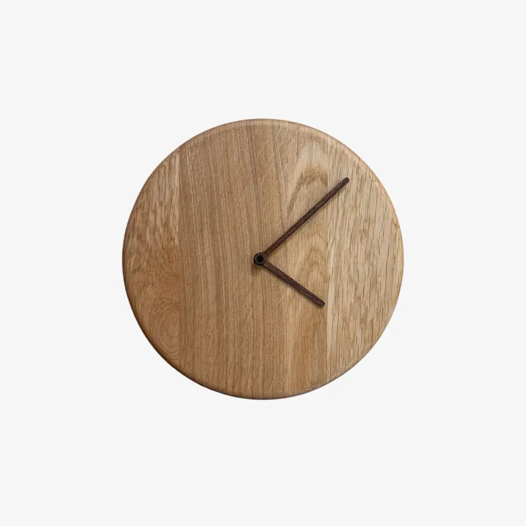 Στρογγυλό ρολόι τοίχου Oak σε beige απόχρωση από μασίφ δρυ με minimal δείκτες - Phos & Gaia