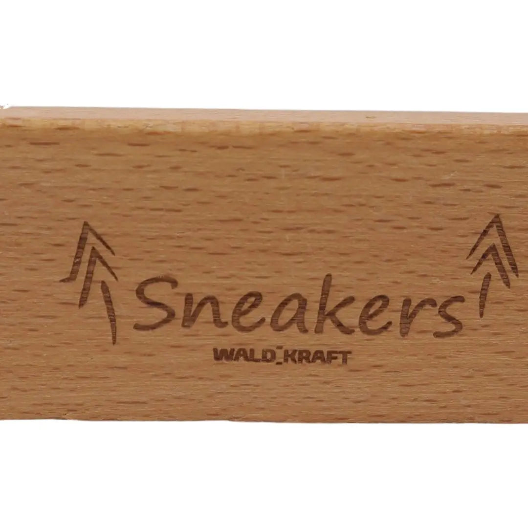 Λεπτομέρεια από τη βούρτσα για sneakers με ξύλινη βάση
